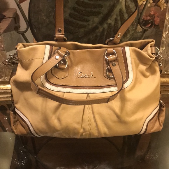 🛑🛑🛑 COACH  STOP take a look beautiful stunning and Classy. - Picture 3 of 14